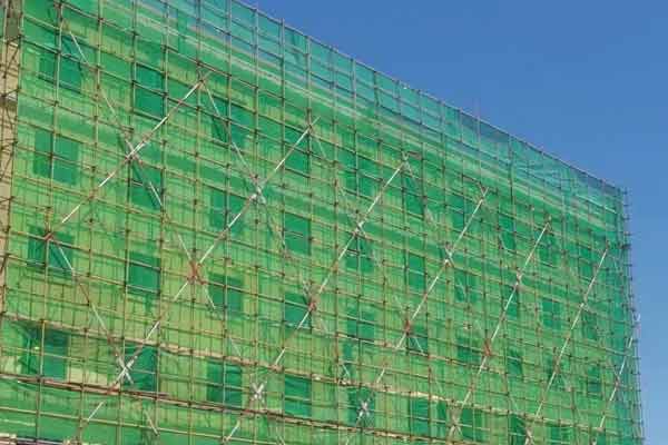 沈陽腳手架搭建時的扣件螺栓應(yīng)擰緊檢查？